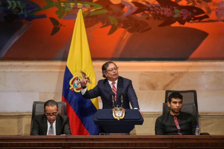 Colombian Senate Amends Pension Bill, Boosts Fund Managers' Fees By $750m